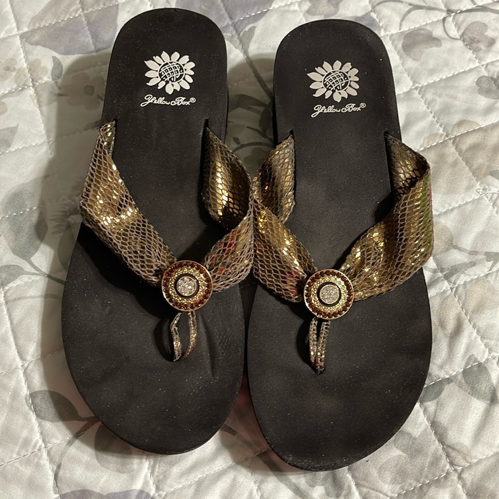Yellow Box Squint flip flops 9